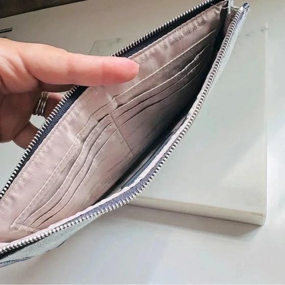 Michael Kors Cooper Medium Wristlet Indigo Light Wash Dark Denim - Picture 9 of 11